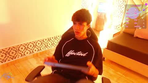 damian_tay online show from April 11, 11:36 am