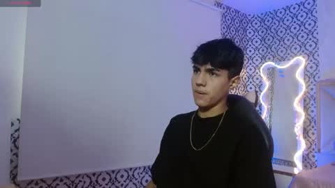 damian_tay online show from June 4, 11:38 am