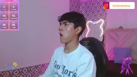 damian_tay1 online show from June 26, 11:47 am