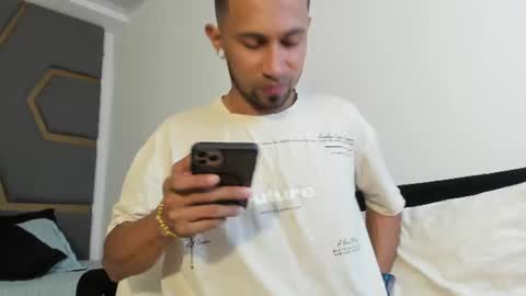 Snapshot of damianlux_ chatting on June 16, 7:49 pm damianlux_ online show from June 16, 7:49 pm