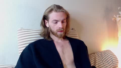 Snapshot of damien_diamond chatting on February 20, 1:25 am damien_diamond online show from February 20, 1:25 am