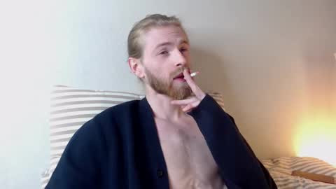 Snapshot of damien_diamond chatting on February 26, 3:10 am damien_diamond online show from February 26, 3:10 am