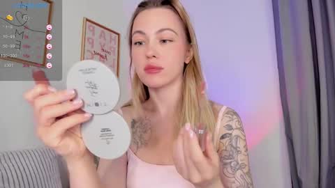 Snapshot of damn_cutie chatting on October 21, 4:51 pm Tiana online show from October 21, 4:51 pm