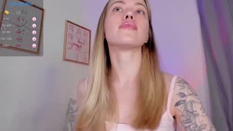 Snapshot of damn_cutie chatting on October 29, 5:58 pm Tiana online show from October 29, 5:58 pm