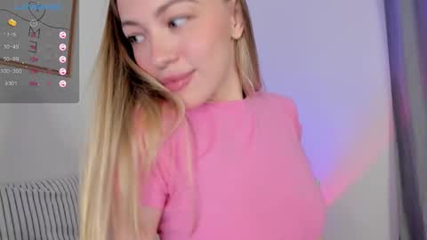 Snapshot of damn_cutie chatting on November 14, 12:48 pm Tiana online show from November 14, 12:48 pm