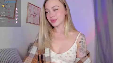 Snapshot of damn_cutie chatting on November 28, 4:42 pm Tiana online show from November 28, 4:42 pm