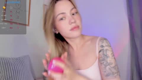 Snapshot of damn_cutie chatting on December 2, 4:46 pm Tiana online show from December 2, 4:46 pm