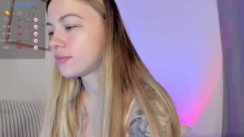 Snapshot of damn_cutie chatting on January 14, 4:51 am Tiana online show from January 14, 4:51 am