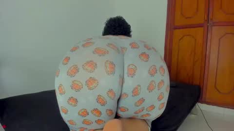 Kary-- independent model Schedule 0530am-1000am colombian time online show from October 16, 10:00 pm