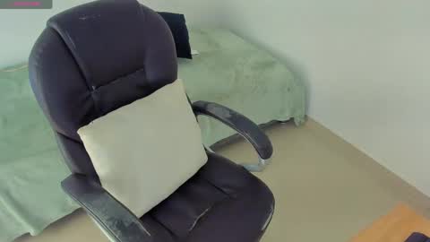 Kary-- independent model Schedule 0530am-1000am colombian time online show from April 20, 2:58 am