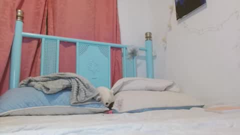 Snapshot of damn_milaa chatting on December 23, 6:11 am damn_milaa online show from December 23, 6:11 am