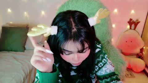 Snapshot of damn_that_booty chatting on December 22, 1:23 am Criss online show from December 22, 1:23 am