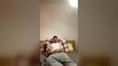 Snapshot of damo111694 chatting on February 25, 10:08 pm damo111694 online show from February 25, 10:08 pm