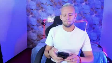 Snapshot of damon_baker0 chatting on June 19, 1:59 pm Damon bakert online show from June 19, 1:59 pm