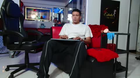 damyan_2003 online show from November 15, 3:15 am