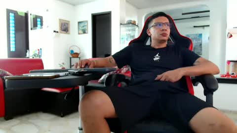 Snapshot of damyan_2003 chatting on June 26, 7:07 pm damyan_2003 online show from June 26, 7:07 pm