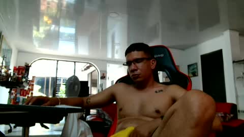 Snapshot of damyan_2003 chatting on July 2, 3:29 pm damyan_2003 online show from July 2, 3:29 pm