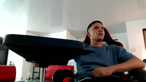Snapshot of damyan_2003 chatting on July 6, 5:04 pm damyan_2003 online show from July 6, 5:04 pm