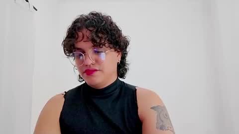 Snapshot of dan_blous chatting on February 20, 2:08 am Diane Blosson online show from February 20, 2:08 am