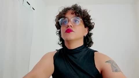 Snapshot of dan_blous chatting on February 21, 1:39 am Diane Blosson online show from February 21, 1:39 am