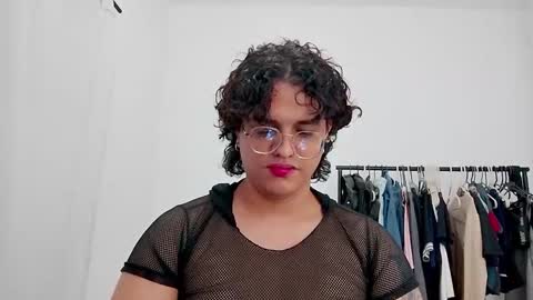 Snapshot of dan_blous chatting on February 25, 1:04 am Diane Blosson online show from February 25, 1:04 am