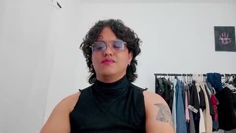 Snapshot of dan_blous chatting on February 26, 3:05 am Diane Blosson online show from February 26, 3:05 am