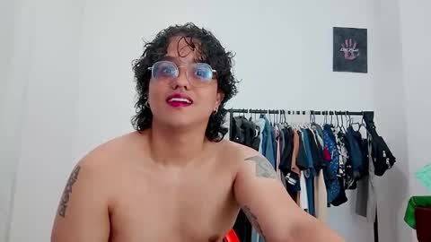 Snapshot of dan_blous chatting on February 26, 10:53 pm Diane Blosson online show from February 26, 10:53 pm