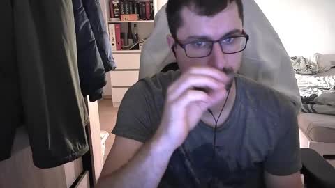 Snapshot of dan_the_man405 chatting on December 1, 10:32 pm King Dan online show from December 1, 10:32 pm
