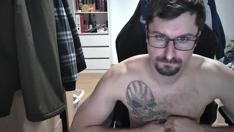 Snapshot of dan_the_man405 chatting on February 1, 6:40 pm King Dan online show from February 1, 6:40 pm