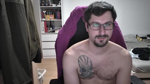 Snapshot of dan_the_man405 chatting on February 4, 6:27 pm King Dan online show from February 4, 6:27 pm