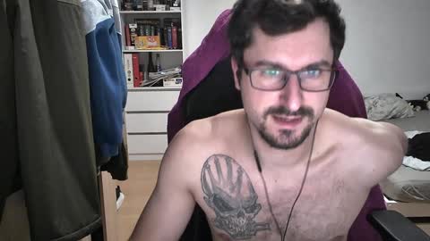 Snapshot of dan_the_man405 chatting on February 5, 9:29 pm King Dan online show from February 5, 9:29 pm