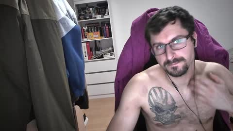 Snapshot of dan_the_man405 chatting on February 6, 9:28 pm King Dan online show from February 6, 9:28 pm