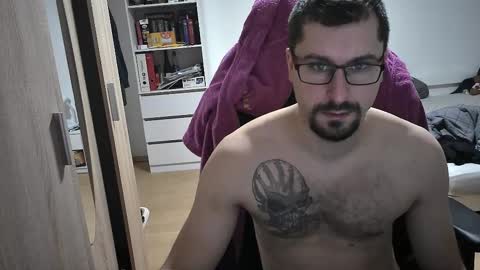 Snapshot of dan_the_man405 chatting on February 19, 7:48 pm King Dan online show from February 19, 7:48 pm