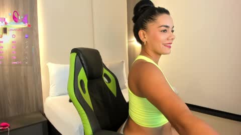 D A N A  online show from April 6, 7:15 pm