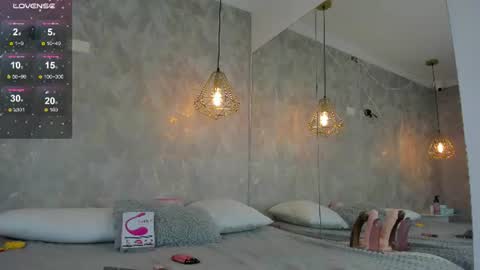 Snapshot of danaandthamaraangels chatting on June 19, 10:13 pm online show from June 19, 10:13 pm