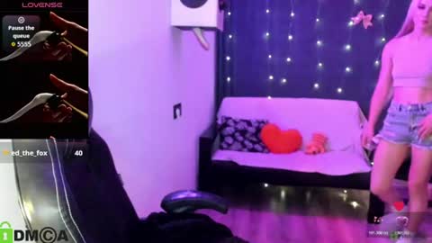 Snapshot of dances_queen chatting on July 7, 7:23 am dances_queen online show from July 7, 7:23 am