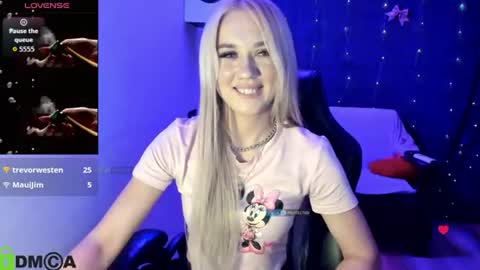 Snapshot of dances_queen chatting on July 20, 10:39 am dances_queen online show from July 20, 10:39 am