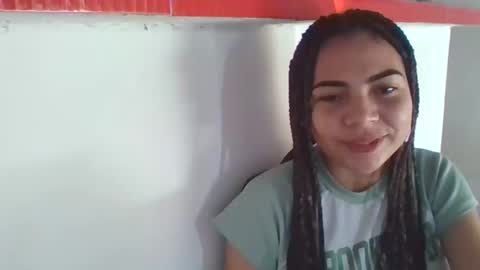 Snapshot of dani_cesar2 chatting on February 14, 1:30 pm dani_cesar2 online show from February 14, 1:30 pm