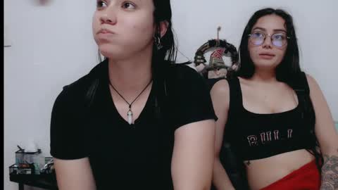 Snapshot of dani_jocelyn chatting on December 2, 9:28 pm dani y jocelyn online show from December 2, 9:28 pm