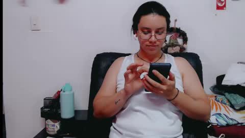 Snapshot of dani_jocelyn chatting on December 6, 1:07 am dani y jocelyn online show from December 6, 1:07 am