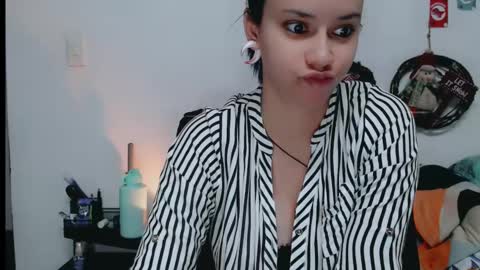Snapshot of dani_jocelyn chatting on December 19, 8:44 pm dani y jocelyn online show from December 19, 8:44 pm