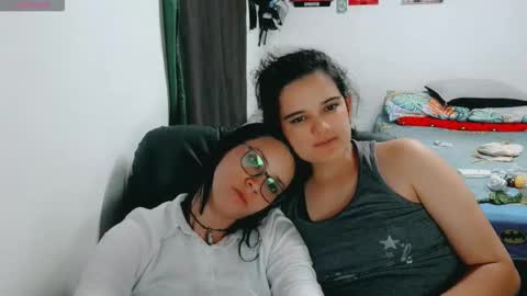 Snapshot of dani_jocelyn chatting on October 14, 12:22 am dani y jocelyn online show from October 14, 12:22 am