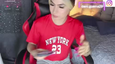 Snapshot of dani_lovet1 chatting on June 15, 3:53 am dani online show from June 15, 3:53 am