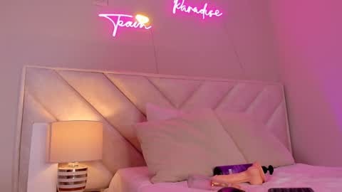 Snapshot of dani_skinny_ chatting on February 13, 9:49 pm Hi I am Dani online show from February 13, 9:49 pm