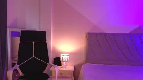 Snapshot of dania22_ chatting on June 25, 2:32 pm dania22_ online show from June 25, 2:32 pm