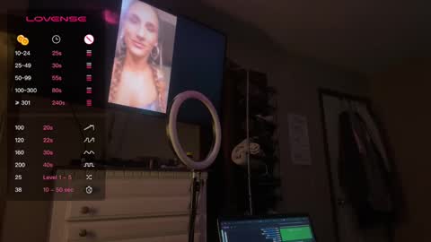 Snapshot of danidragon69 chatting on January 30, 10:19 am Dani Dragon online show from January 30, 10:19 am