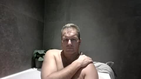 daniel0805 online show from December 6, 9:32 am