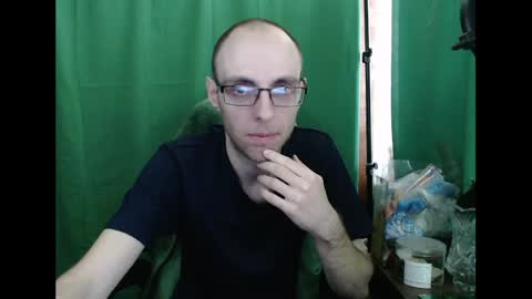 Snapshot of daniel9121 chatting on May 27, 9:39 am Daniel9121 online show from May 27, 9:39 am