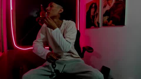 daniel_deluc77 online show from December 21, 3:13 am