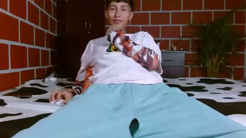 daniel_deluxx online show from June 16, 3:31 am
